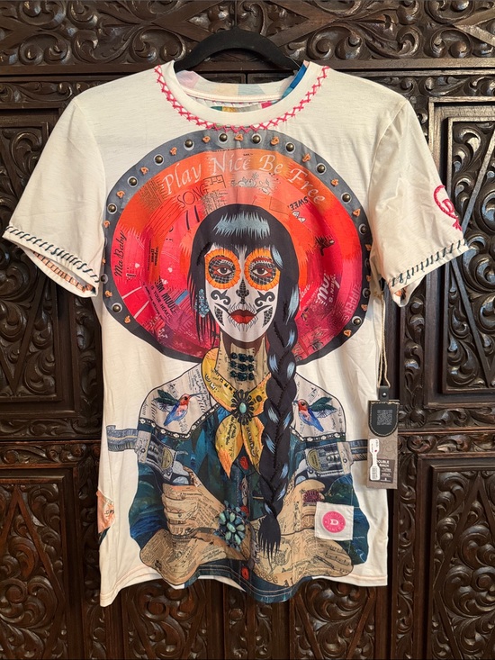 Double D Ranch Tops - NWT Double D Ranch "Señorita Dolan Geiman" Embroidered Graphic Tee Size Small